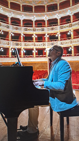 Questo amore in concerto: piano, voce e memoria all'Urban Center