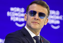 Macron sfida Trump: "Ci vuole vassalli,  inaccettabile la legge del pi&ugrave; forte"