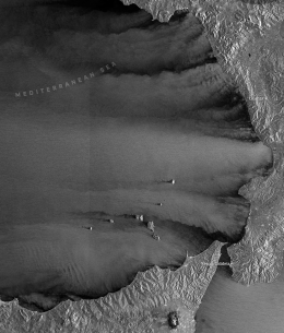 La "zampata" della tempesta Harry sul Mar Tirreno meridionale: Sentinel-1 cattura scie e turbolenze