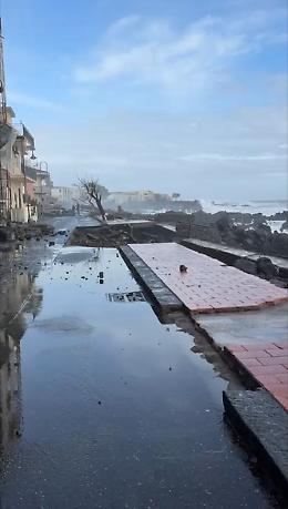 Stazzo spazzata via dal ciclone Harry: "Il lungomare non c'&egrave; pi&ugrave;"