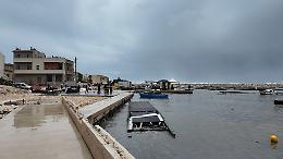 Ortigia in ginocchio: il porto Piccolo devastato dalle mareggiate