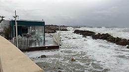San Leone, colpo al chiosco ferito dal maltempo: carabinieri bloccano il furto di alcolici e arrestano due sciacalli
