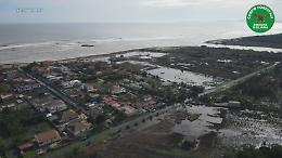 Catania, la devastazione nei villaggi a mare. Cittadini al lavoro: &laquo;Il ripristino lo cominciamo da soli&raquo;
