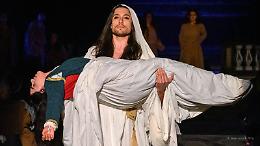 Teatro, l&rsquo;arcivescovo di Catania plaude al messaggio di Pace di &ldquo;Agata la Santa fanciulla&rdquo;