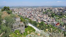 Rubinetti a secco nel centro storico: autobotte attiva per rifornire i cittadini