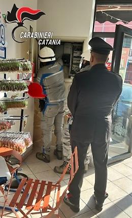 Allaccio abusivo alla rete ENEL e mancanza di igiene in un panificio: i controlli tra Aci Catena e Aci Castello