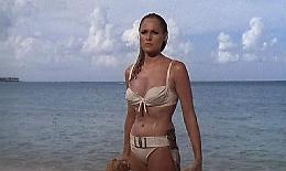 Ursula Andress, icona tradita: il mistero dei 20 milioni svaniti e l&rsquo;ombra dell&rsquo;uomo di fiducia