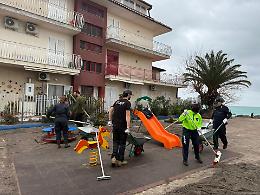 Fondachello, solo i volontari del Noes e qualche residente: il sindaco accusa i "leoni da tastiera"