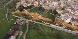 Paura a Niscemi: una frana mette a rischio un intero quartiere, 500 persone evacuate, scuole chiuse