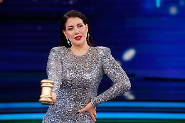 Wanda Nara, sesto figlio in arrivo? Il video del bacio sulla pancia scatena il web (ma restano dubbi)