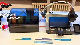 Coltello stampato in 3D tra i banchi di scuola media, studente denunciato a Bolzano