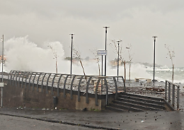Perturbazione atlantica con piogge intense, neve fino a 200-400 metri e mareggiate 