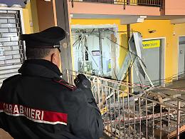 L'assalto con l'esplosivo al bancomat in pochi minuti: fallito il colpo ad Aci San Filippo, restano i danni (e la paura) 