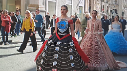 Agata 900: il viaggio di fede, stoffa e futuro