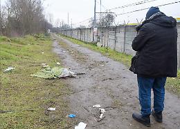 Marocchino ucciso a Rogoredo, l'agente indagato: &laquo;Mi ha puntato la pistola e per paura ho sparato&raquo;

 
