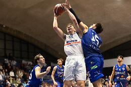 Ragusa, l'estone Peterson prende per mano la SuperConveniente