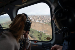 Giorgia Meloni lascia Niscemi dopo vertice in Municipio e il sorvolo in elicottero