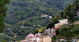 Tre cadaveri nel bosco e tutti hanno delle ferite da arma da fuoco: giallo nel Messinese