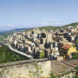 Monterosso Almo, il borgo ibleo senza cellulari da dieci giorni: esposto all'Agcom