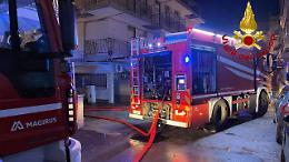 Incendio nella notte a Palermo: fiamme in via Colozza, Vigili del Fuoco in azione per ore in un capannone