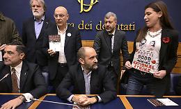Caos a Montecitorio, salta la conferenza neo fascista sulla &ldquo;remigrazione&rdquo; (con lo stop di Fontana)