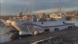 Deroga urgente per il primo bacino di Riposto: sollievo per i pescherecci dopo il ciclone Harry