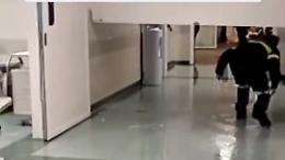 Palermo, crolla un controsoffitto al pronto soccorso dell'ospedale Cervello: ferita un'operatrice, pazienti evacuati