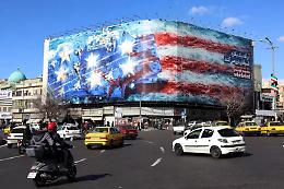 Teheran dichiara "terroristi" gli eserciti europei: Trump valuta attacchi rapidi "per evitare lunga guerra"