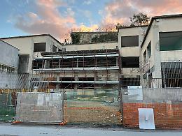 Slittano i lavori per l'ex scuola Ugo Foscolo, attesa di 6 mesi ancora per  l'hub per le politiche sociali