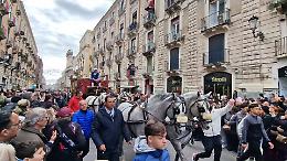 Festa di Sant'Agata: i politici lasciano il posto agli studenti sulla Carrozza del Senato
