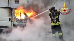 Rogo nella notte a Favara, distrutto il furgone di un artigiano in pensione: la Procura apre un fascicolo