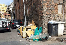Catania, via Trigona: torna la discarica abusiva alle spalle di viale Libert&agrave;
