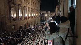 Sant'Agata, il cordone delle Forze dell'Ordine in via Garofalo per accogliere la "marea" dei devoti in sicurezza