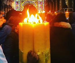 Le fiamme di devozione dei ceri (vietati): la tradizione delle candele in via Etnea per Sant&rsquo;Agata