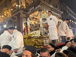 Dal rosa al bianco, il linguaggio dei fiori nella festa di Sant&rsquo;Agata: il garofano narratore silenzioso 