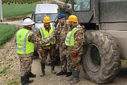 Niscemi prova a respirare: l'Esercito Italiano per riaprire le strade e proteggere la citt&agrave; dopo la frana