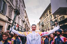 Zlatan Ibrahimovic porta la fiaccola a Milano: &laquo;Che i Giochi abbiano inizio&raquo;