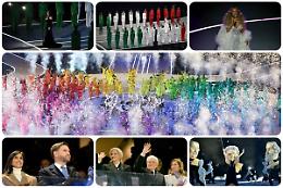 Olimpiadi,  la cerimonia d'apertura: la Pausini canta l'inno, sfilano gli atleti