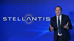 Stellantis, il giorno pi&ugrave; lungo: crollo a Piazza Affari, maxi oneri sull&rsquo;elettrico e strategia da riscrivere