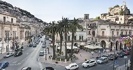 Modica: rapina, lesioni e minacce. Arrestate due persone