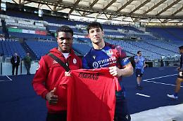 Soule, il giovane rugbista dei Briganti corona il suo sogno: a Roma per il Sei Nazioni, l'abbraccio con l'idolo Menoncello