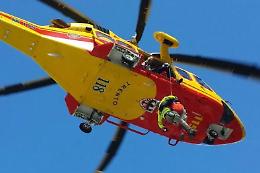 Valanga travolge scialpinisti: in due escono incolumi dalla neve