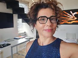 Addio ad Angela Azzaro, 59 anni: voce libera del giornalismo e difensora dei diritti