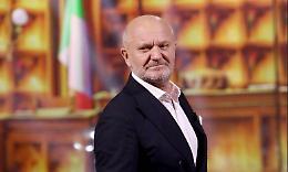 Sanremo: il microfono vuoto della terza serata e la risata che divide l&rsquo;Italia