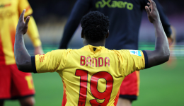 La punizione a giro di Banda in zona Cesarini regala al Lecce 3 punti salvezza e frena l'Udinese 