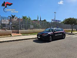 Dentro il tribunale per i minori con i coltelli in tasca, denunciati un uomo e una donna