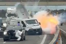Assalto al portavalori con l'esplosivo nel Brindisino: il video dei banditi in azione sulla Superstrada  