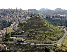 Centuripe, il costone che preoccupa: al via la gara per mettere in sicurezza Monte Calvario