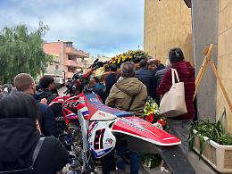 Augusta si ferma per Lorenzo Belfiore: il rombo delle moto, &ldquo;Non &egrave; tempo per noi&rdquo; e un addio che spezza il fiato