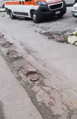 Allarme a Uditore: grave dissesto tra via Beato Angelico e via Pozzo, buche e manto stradale pericolosi